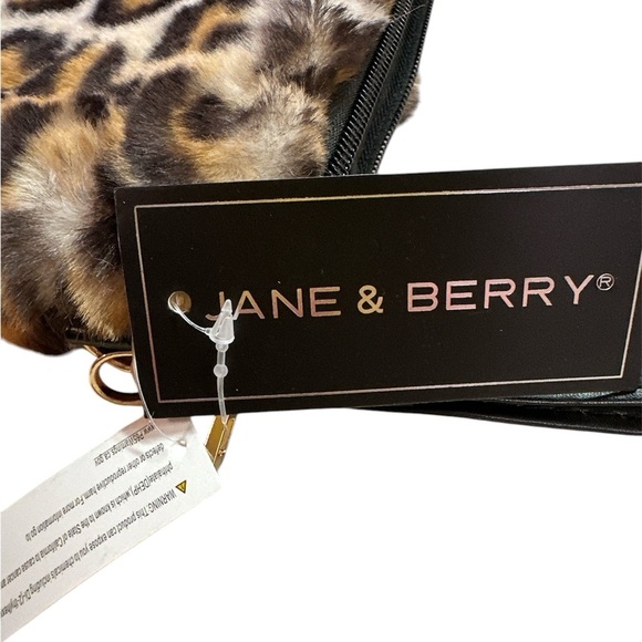 Jane & Berry Faux Fur Animal Leopard Print Wristlet NWT - Picture 4 of 5
